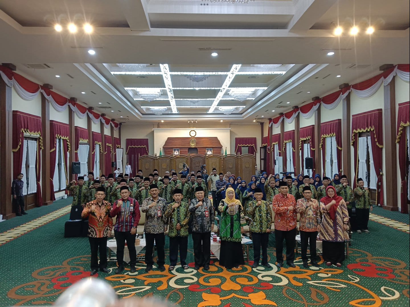 Gubernur Khofifah Indar parawansa saat melepas para Kafilah Provinsi Jawa Timur.