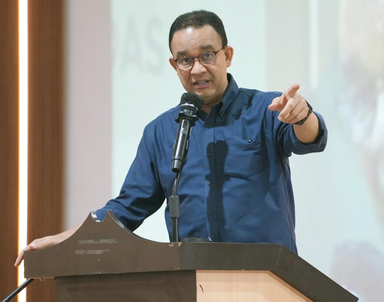Anies Baswedan menyoroti pendidikan sebagai sarana membentuk manusia berkarakter, bukan alat pasar kerja.