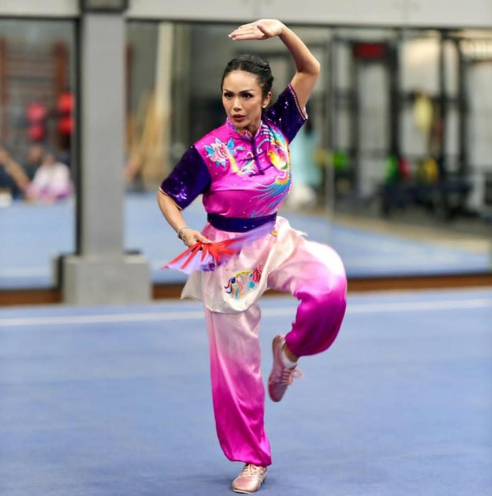 Krisdayanti wakili Indonesia di kejuaraan wushu dunia 2025 di Tiongkok, tampil menawan dan penuh semangat.