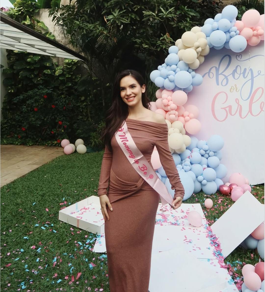 Steffi Zamora umumkan vakum syuting hingga beberapa tahun, ingin fokus pada kehamilan dan keluarga kecilnya.