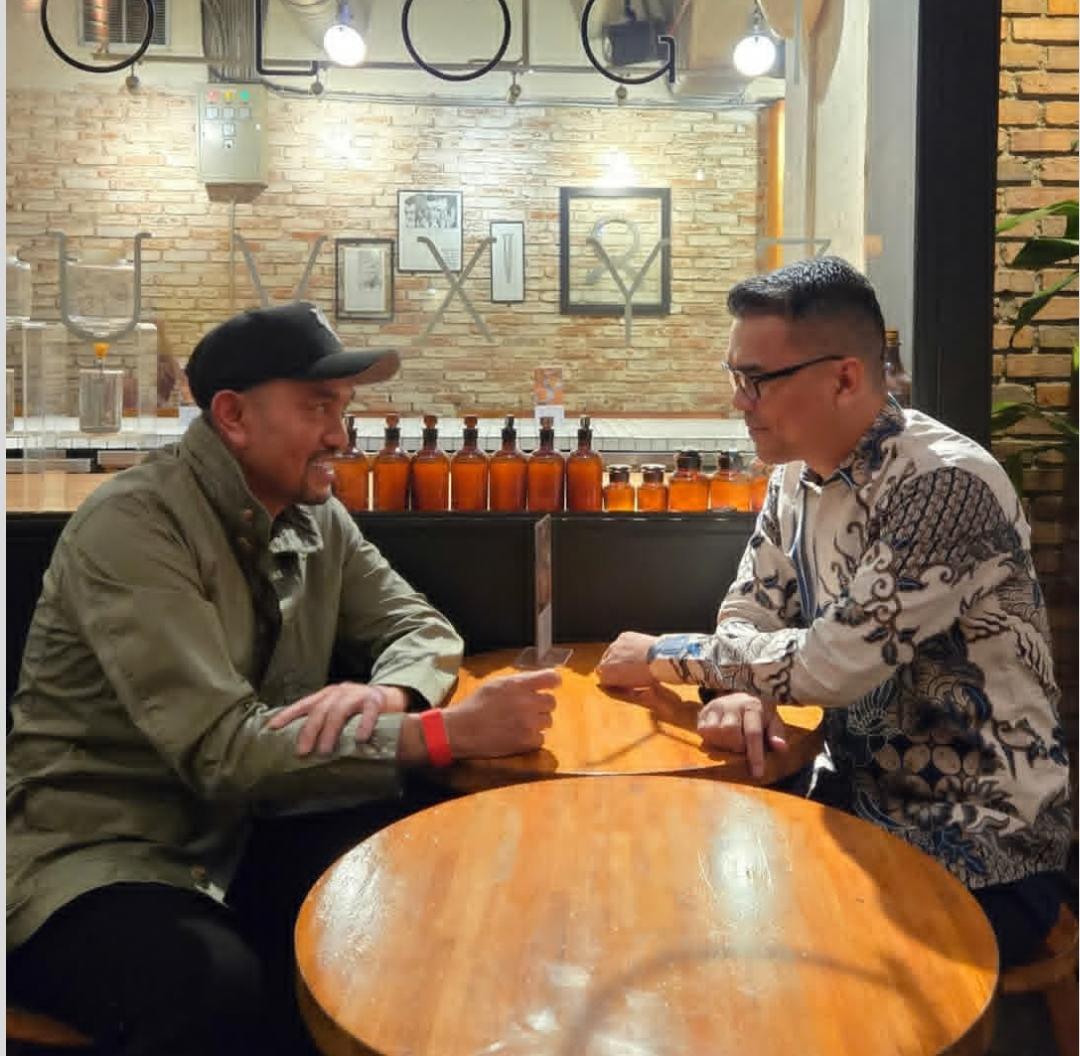 Ahmad Sahroni muncul ke publik, bersama Bro Ron setelah lama menghilang. Sebut akan ada kejutan pada 10 November 2025.