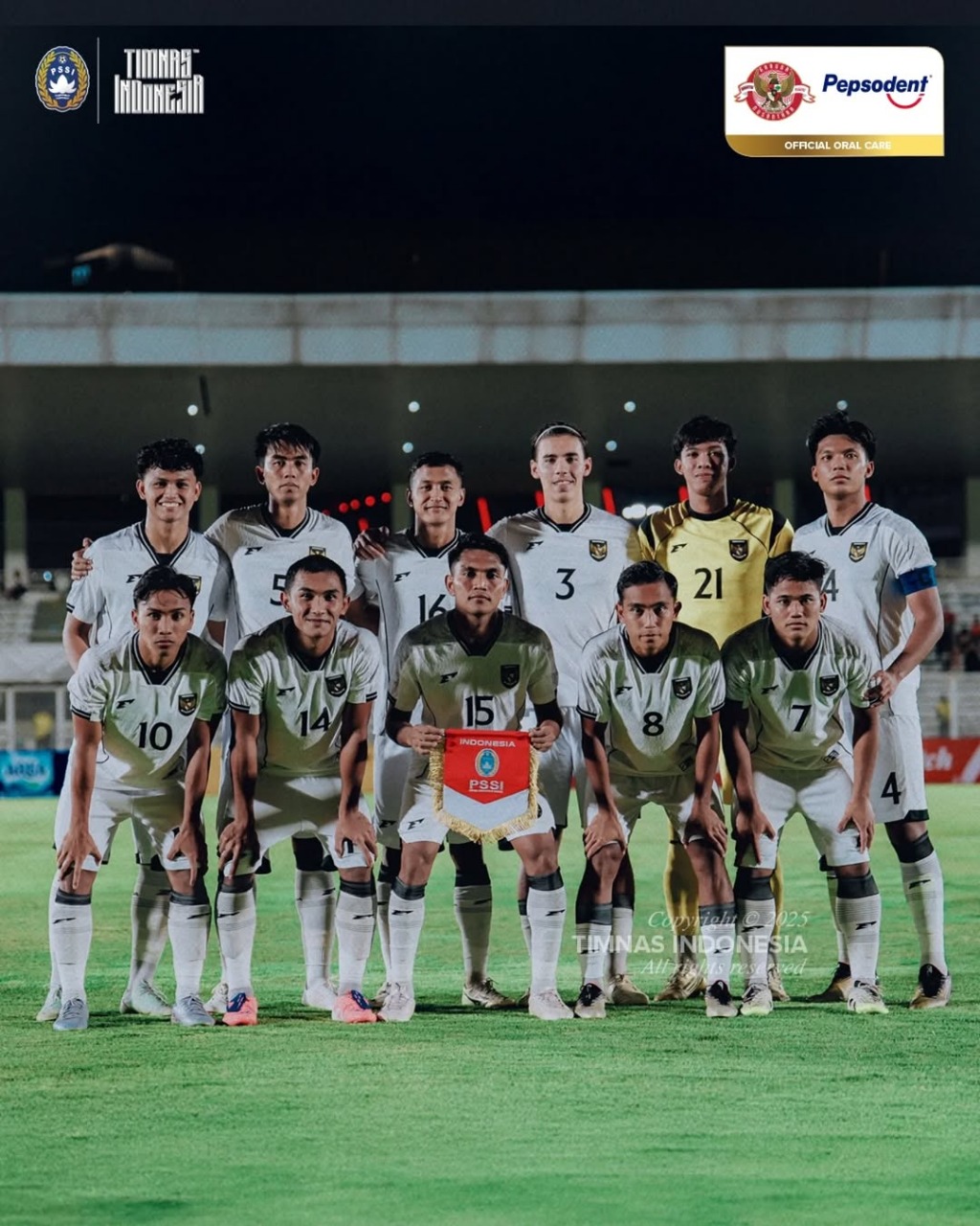 Pemain Timnas Indonesia saat laga uji coba di Stadion Madya, Kompleks GBK, Jakarta, Senin (13/10)/