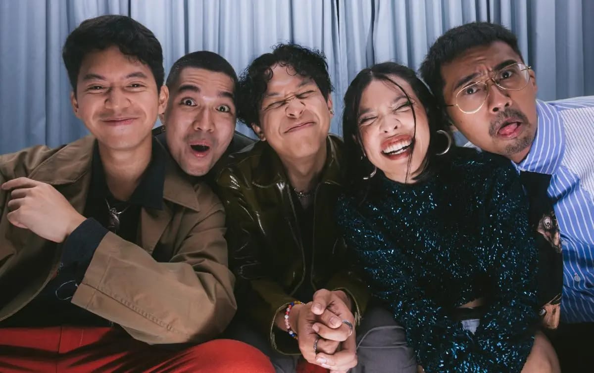 Lomba Sihir, band pop alternatif asal Indonesia yang dikenal dengan konsep kreatif dan gaya musik khas.