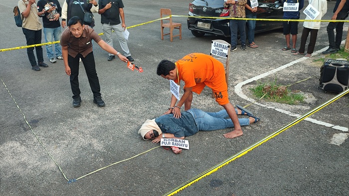 Sulton Farid Ahmadi, tersangka pembunuhan terhadap Puji Rahayu menjalani rangkaian rekonstruksi di Mapolres Tuban pada 10 Juli lalu.