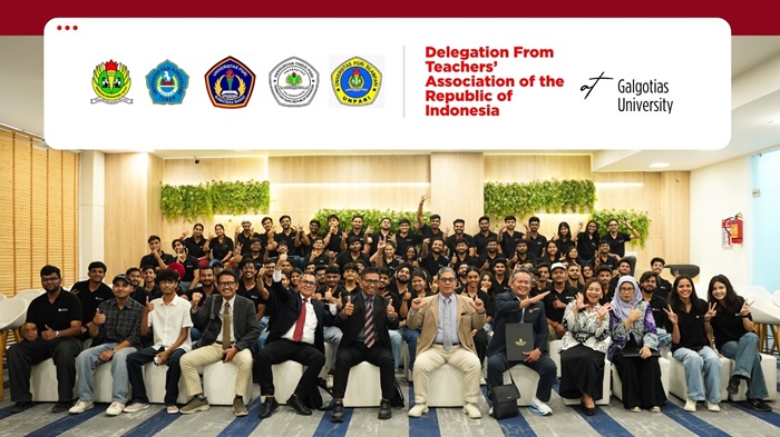 Rektor Universitas PGRI Ronggolawe (Unirow) Tuban Dr. Warli, M. Pd (empat dari kiri) bersama pimpinan akademik di Indonesia mengunjungi Galgotias University India.