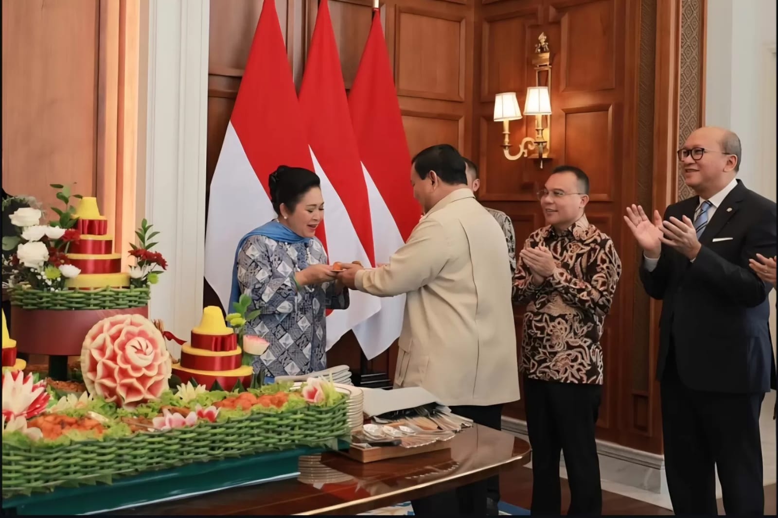 Presiden Prabowo Subianto membagikan momen perayaan hari ulang tahun di Istana Negara, Jakarta, Jumat (17/10)
