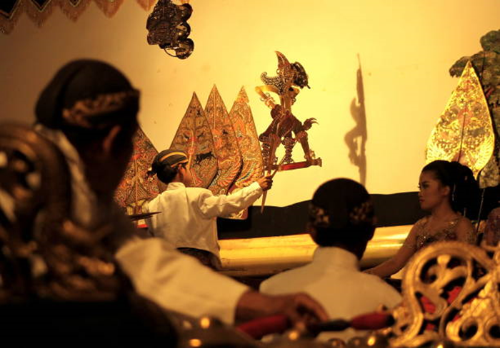 Wayang diakui UNESCO sebagai warisan budaya dunia dan menjadi sarana pendidikan budi pekerti.