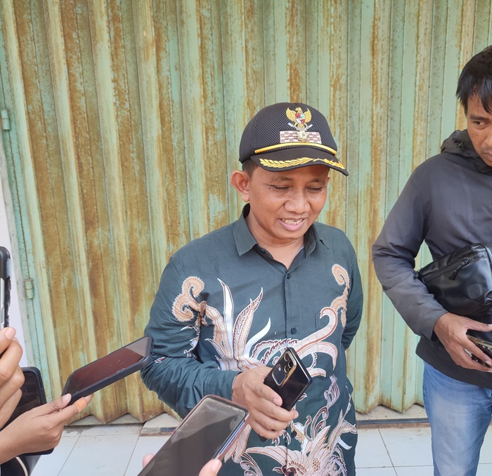 Kepala Desa Tasikharjo Damuri ketika memberikan keterangan