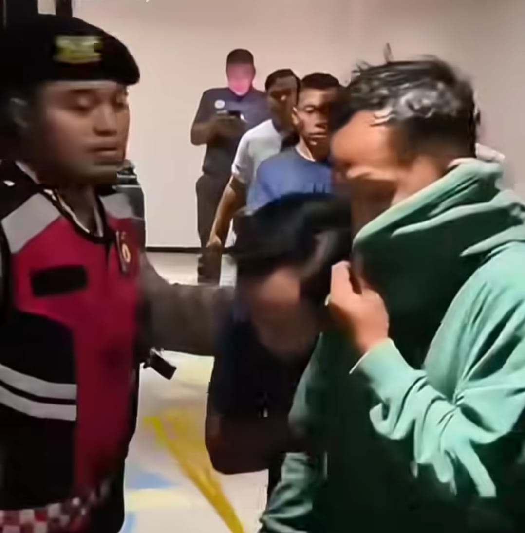 Sejumlah pria yang terjaring razia penyuka sesama jenis di salah satu hotel Surabaya