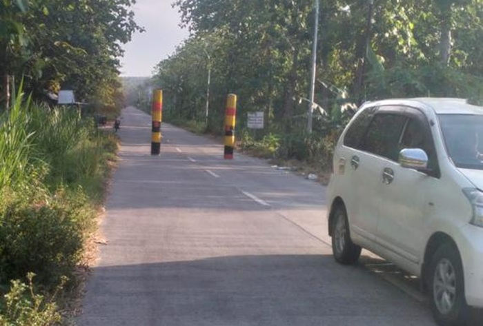 Warga resah dengan keberadaan portal beton di jalur wisata Sunan Gesing, Tuban.