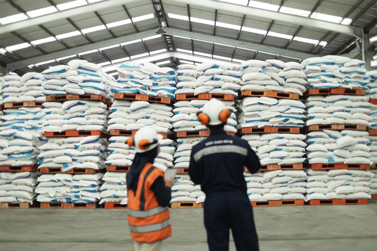 Pemeriksaan stok pupuk dari PT Pupuk Indonesia untuk memenuhi kebutuhan petani.