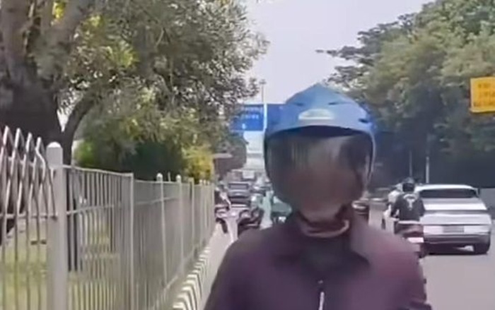 Seorang prajurit TNI AL viral usai memukul seorang driver ojek online (ojol) di kawasan Grogol, Jakarta Barat.