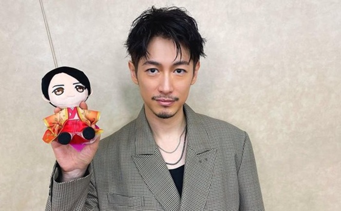 Dean Fujioka umumkan perceraian! Meski berpisah, keduanya berkomitmen menjaga hubungan baik dan bekerja sama sebagai orang tua bagi ketiga anak mereka.