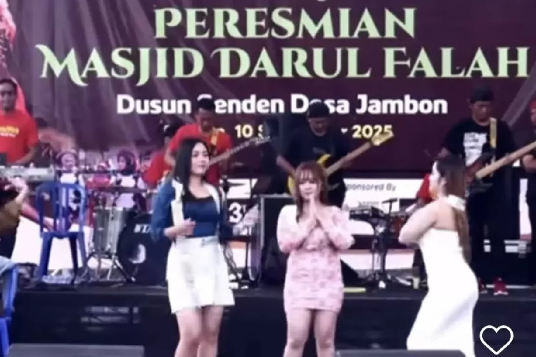 Viral acara peresmian masjid di Temanggung undang biduan dangdut.