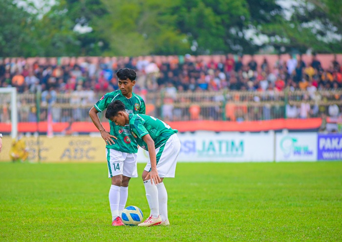 Aksi pemain Persatu Tuban ketika berkompetisi di Liga 3 PSSI Jatim 2023.
