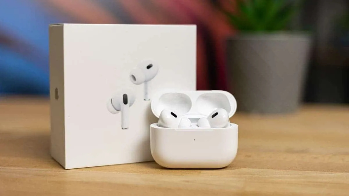 Apple tambah kapasitas produksi AirPods di India.