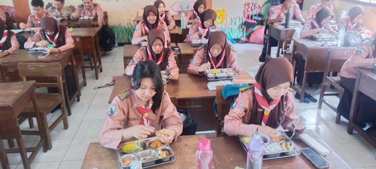 SMAN 3 Tuban menjadi salah satu sekolah yang merasakan manfaat program Makan Bergizi Gratis.