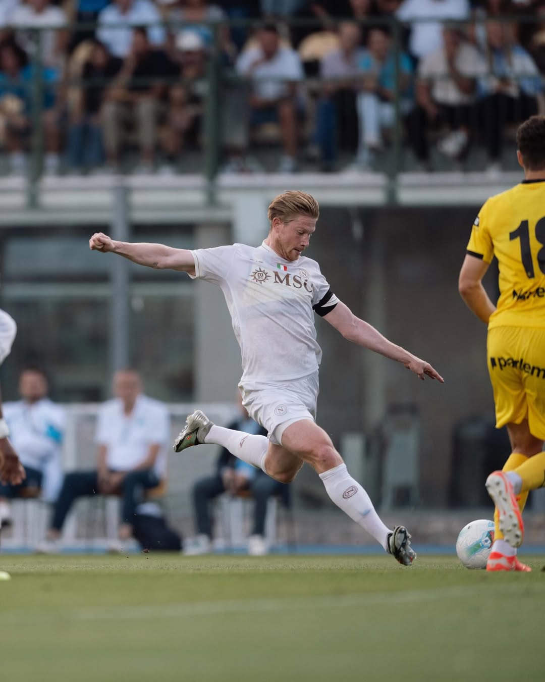 Cedera otot paha kanan membuat De Bruyne kembali ke ruang perawatan, ancam karier awalnya di Serie A bersama Napoli