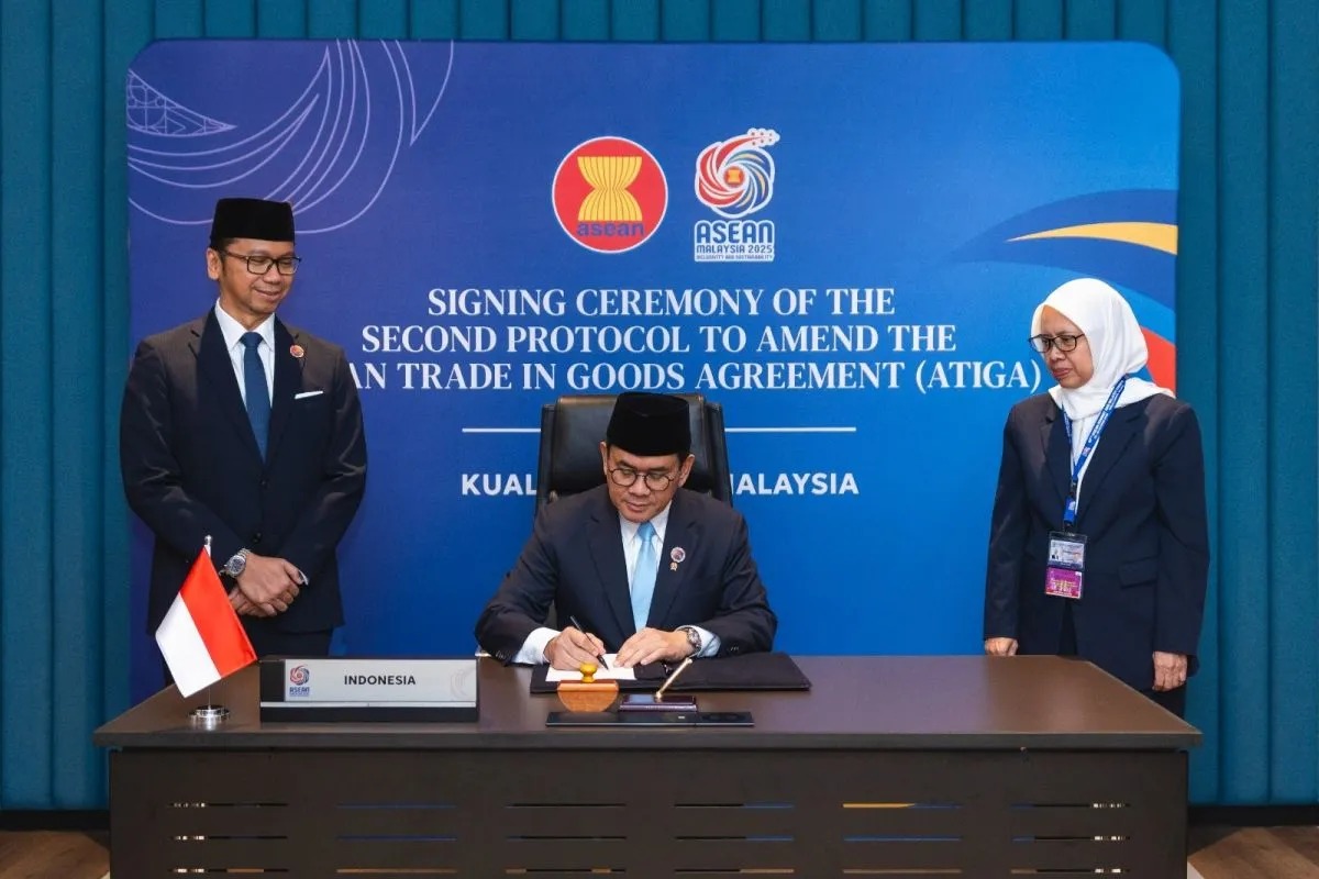 Menteri Perdagangan Budi Santoso menandatangani naskah perjanjian The Second Protocol to Amend the ASEAN Trade in Goods Agreement (ATIGA Upgrade)