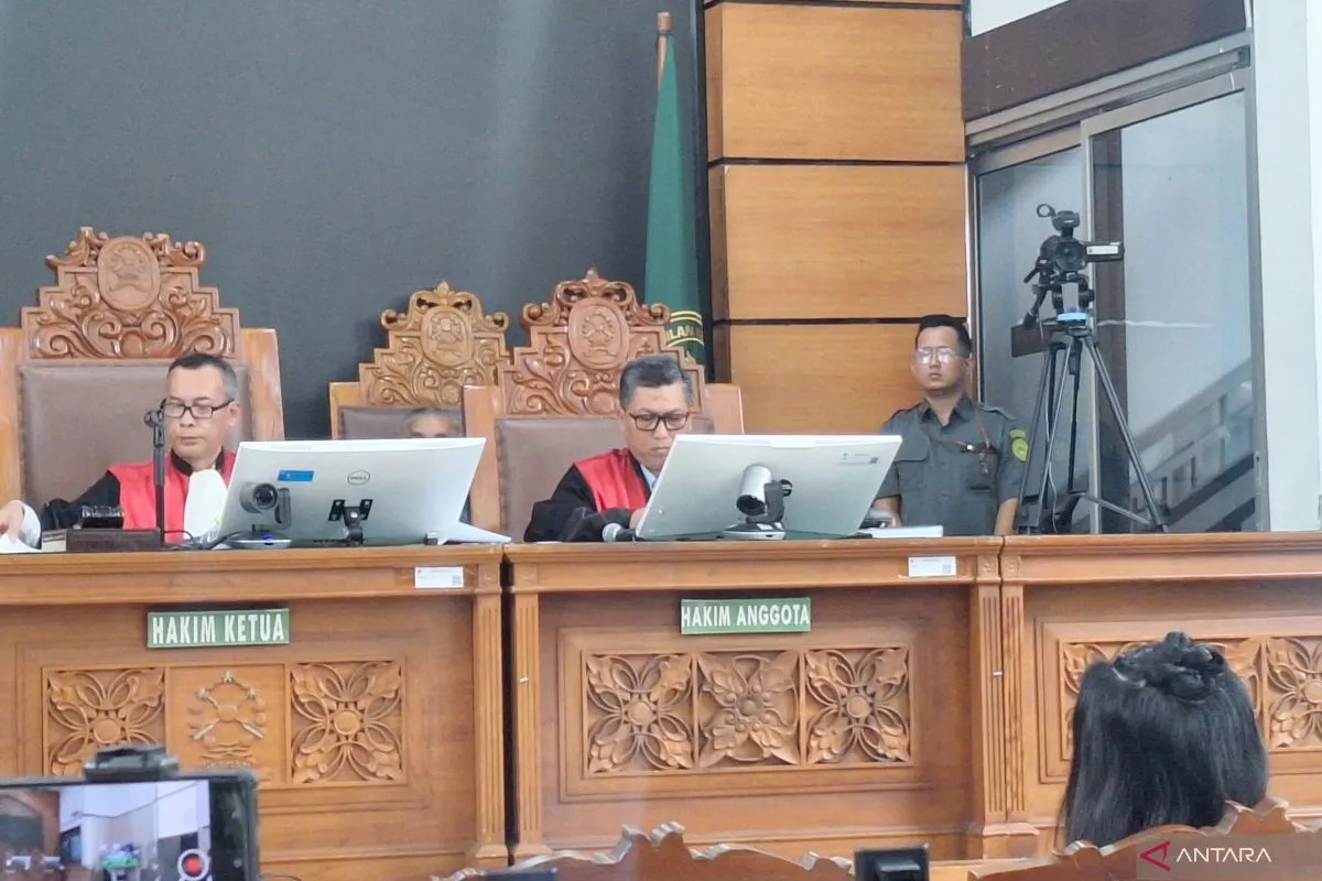 Pengadilan Negeri Jakarta Selatan menggelar sidang pembacaan putusan dengan terdakwa Nikita Mirzani