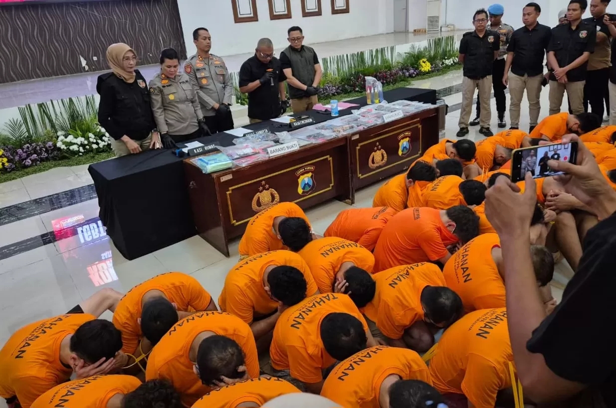 Pegawai PPPK Sidoarjo yang terlibat pesta sesama jenis, di Surabaya diminta mundur oleh Bupati Sidoarjo,