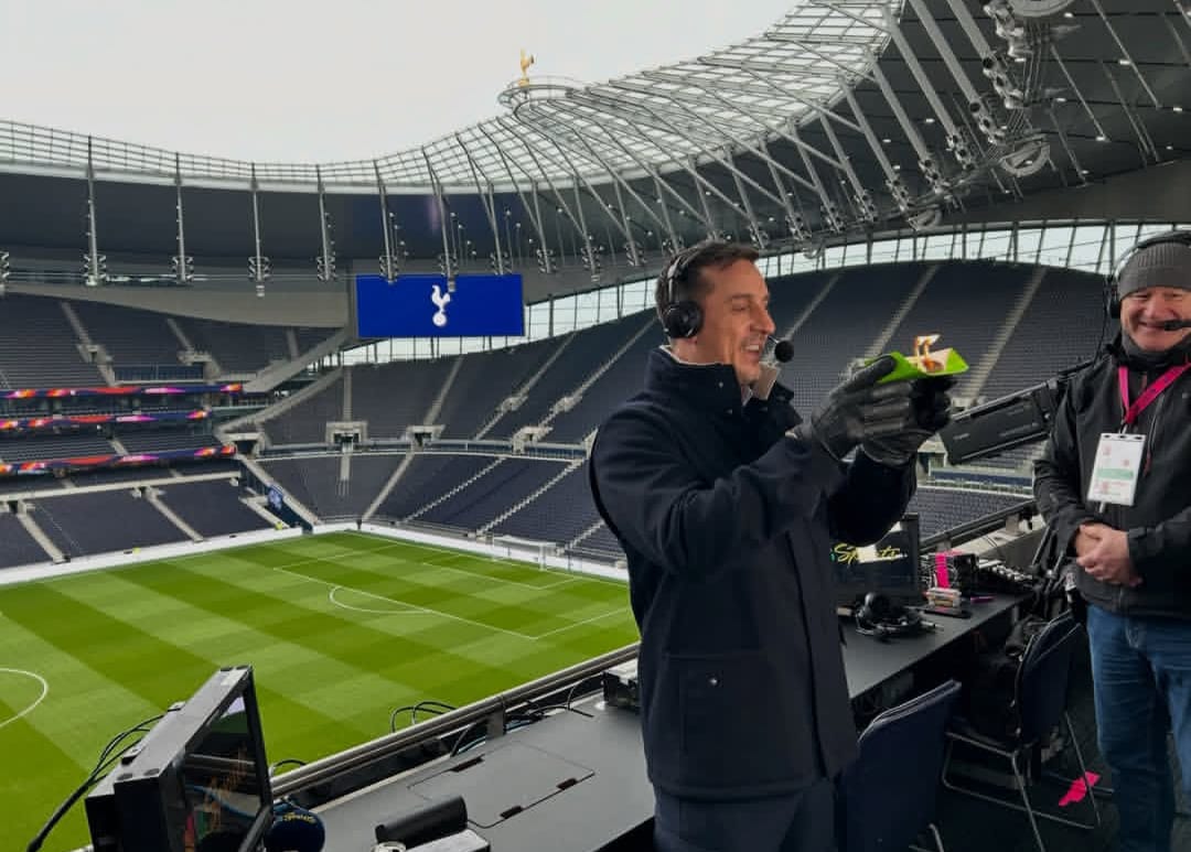 Gary Neville saat menjadi komentator pertandingan antara Tottenham Hotspurs vs Manchester United beberapa waktu lalu.