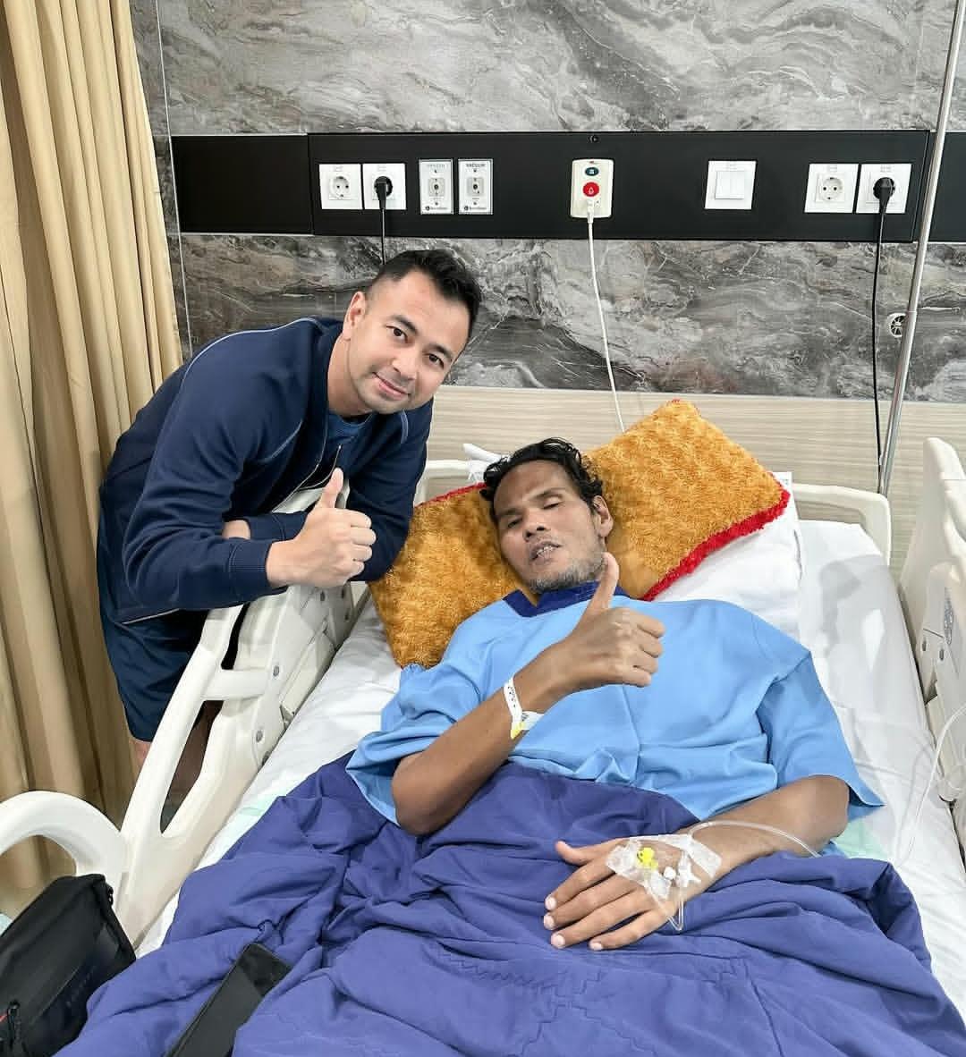 Raffi Ahmad bawa Fahmi Bo pindah ke rumah sakit untuk mendapatkan perawatan lebih layak.