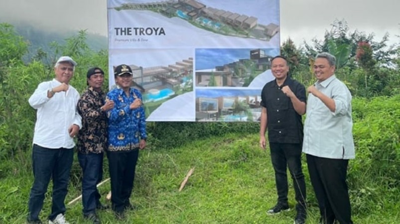 Vicky Prasetyo beralih dari dunia hiburan ke bisnis properti dengan membangun 23 villa mewah di Telaga Menjer, Wonosobo.