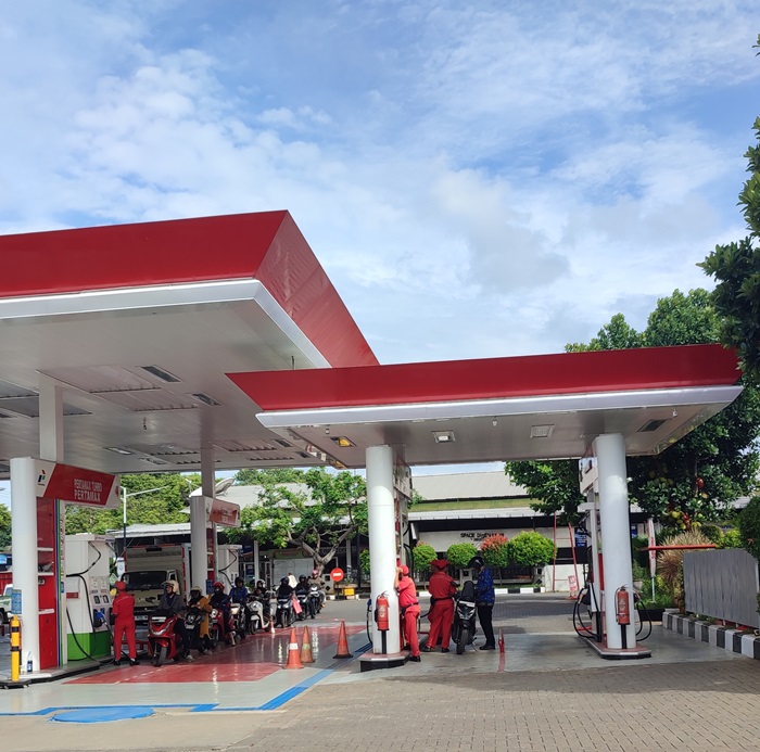 Warga keluhkan rusaknya kendaraan setelah isi pertalite, sementara Pertamina belum beri kepastian soal kompensasi.