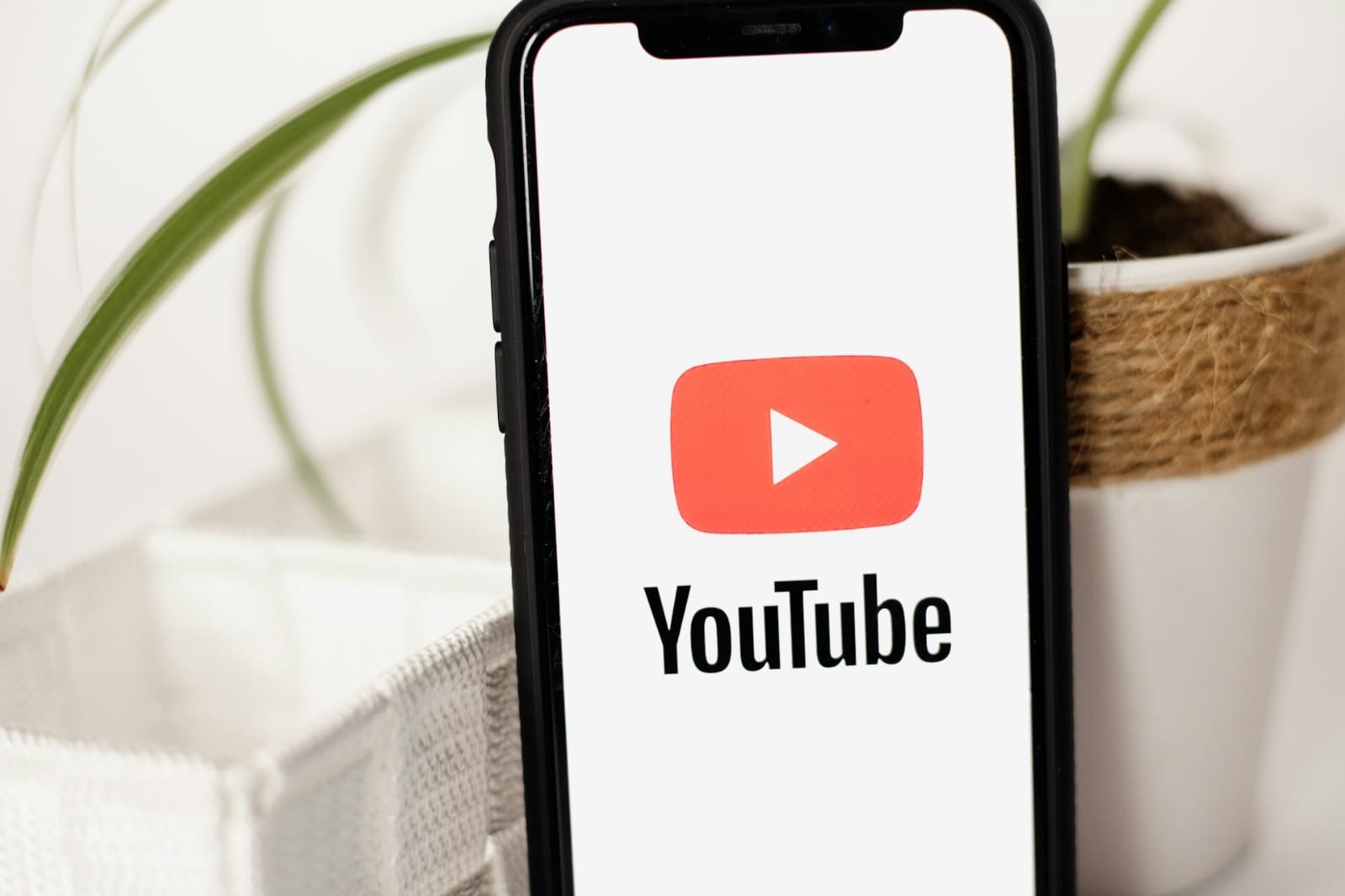 YouTube hadirkan fitur peningkatan resolusi untuk video berkualitas rendah.