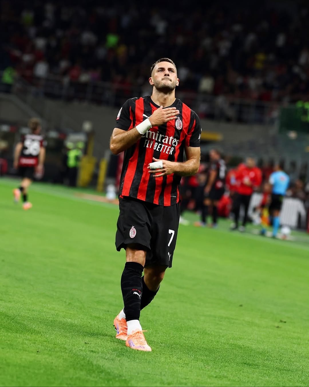 Gagal cetak gol di 9 laga, Santiago Gimenez terancam di depak dari AC Milan