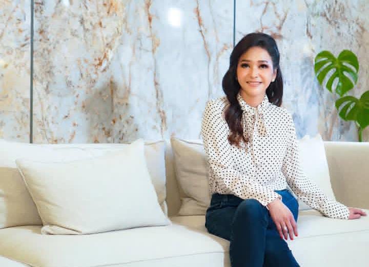Maia Estianty menegaskan keinginannya agar seragam keluarga di pernikahan El Rumi dan Syifa Hadju dibuat sama agar terhindar dari perbandingan.