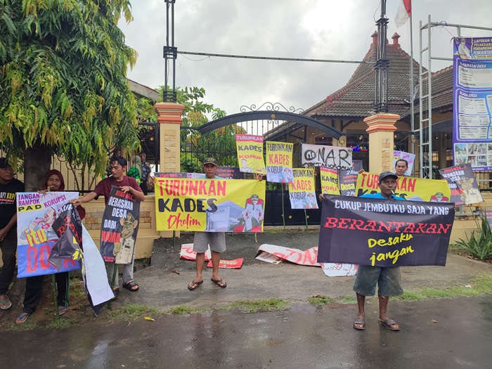 Kades Kepohagung Dono Samuri melaporkan warganya ke polisi atas dugaan pencemaran nama baik