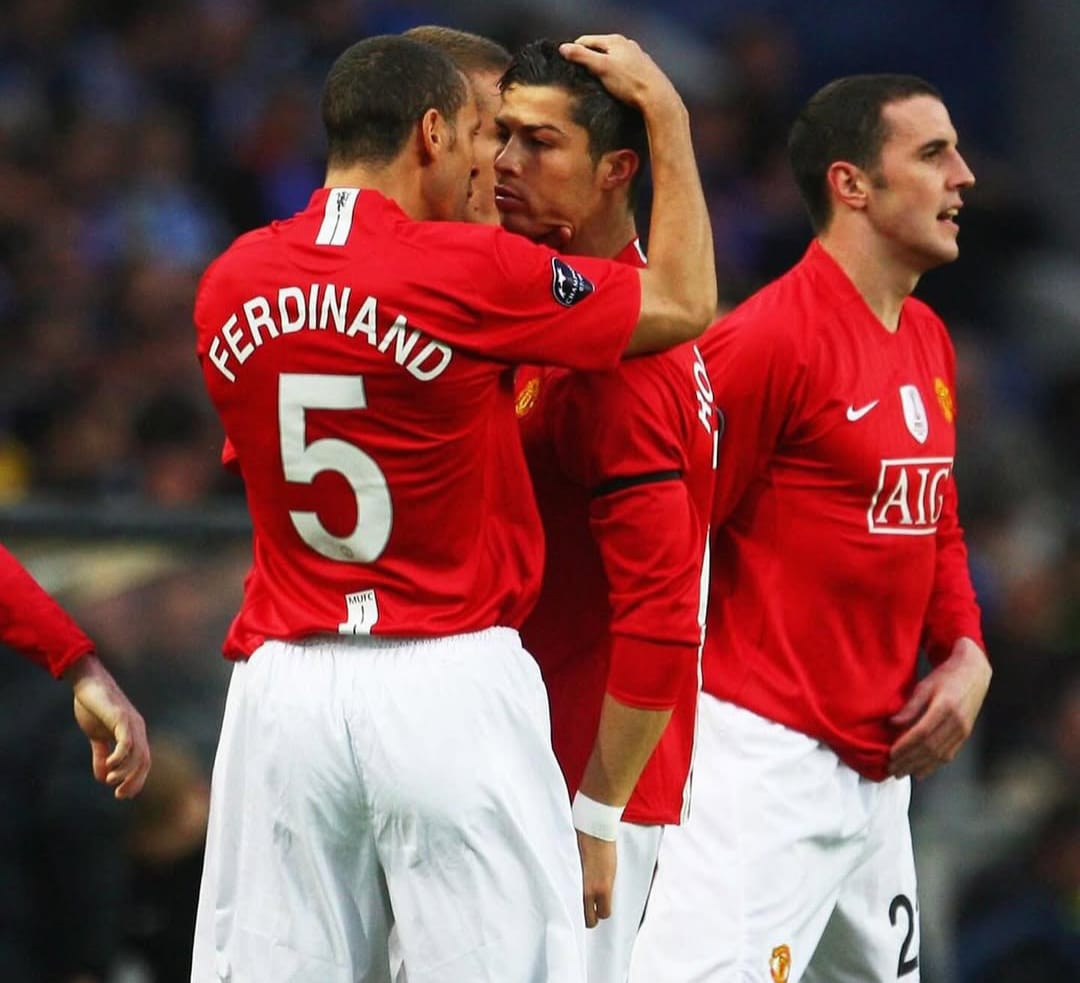 Rio Ferdinand dan Cristiano Ronaldo saat masih sama-sama berseragam Manchester United.
