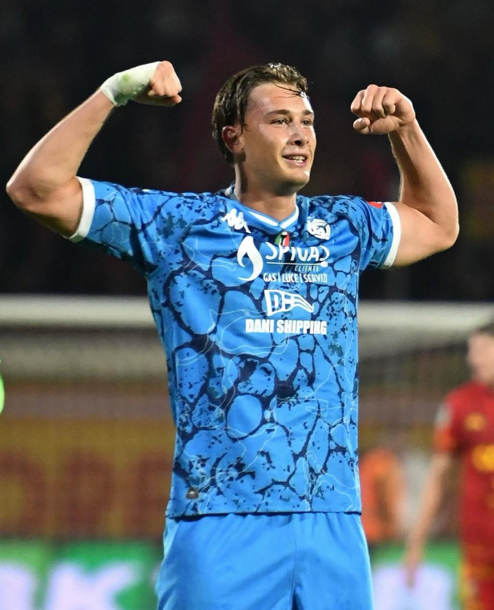 Striker muda Inter Milan, Francesco Pio Esposito, dinobatkan sebagai Golden Boy Italia 2025.