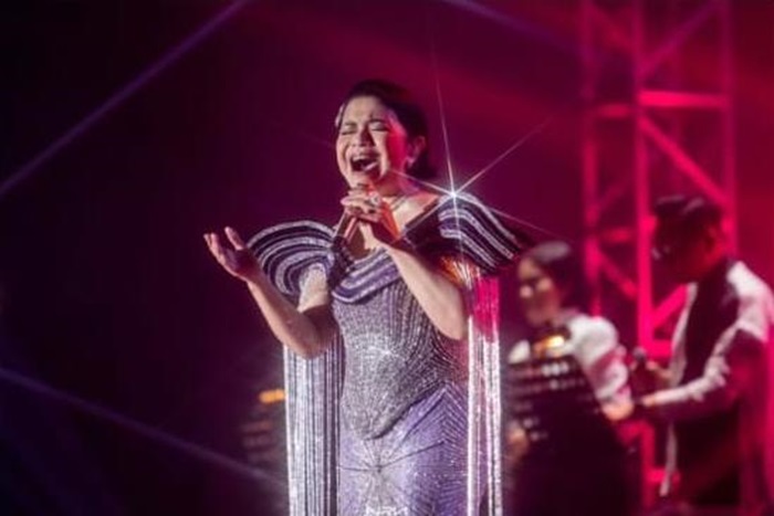 Penampilan Ruth Sahanaya di Konser