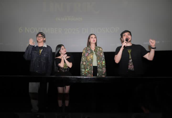 Film sosok ketiga lintrik yang diproduseri Oleh Luna Maya disambut meriah oleh penonton&nbsp;di&nbsp;Surabaya