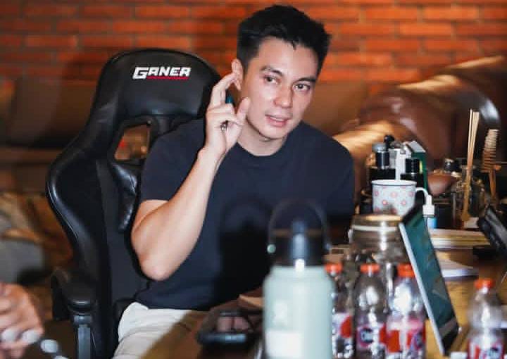 Dalam podcast Comic 8 Revolution, Baim Wong menegaskan dirinya tidak mengidap NPD dan mengingatkan publik agar bijak memberi label kesehatan mental.
