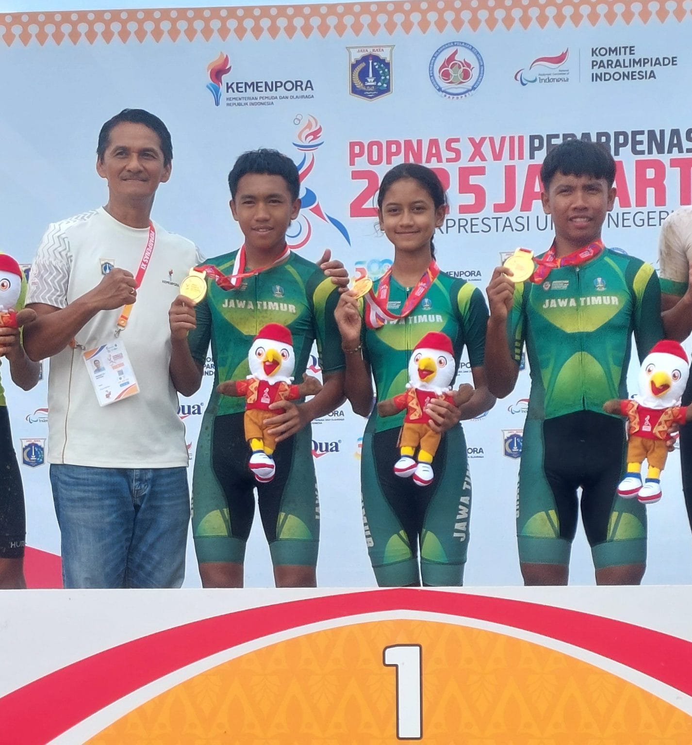 Atlet balap sepeda Jatim Nomor MTB XRC beregu campuran, meraih medali emas POPNAS XVII 2025 Jakarta