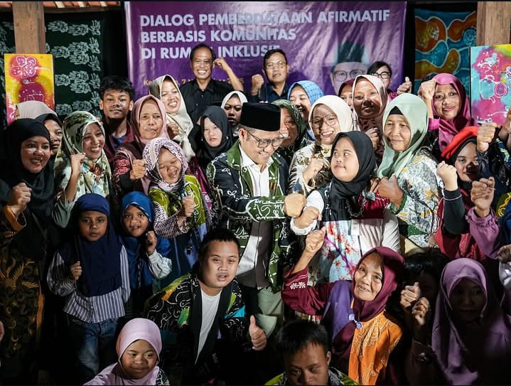 Menteri Koordinator Bidang Pemberdayaan  Masyarakat Berbasis Komunitas di Rumah Inklusi