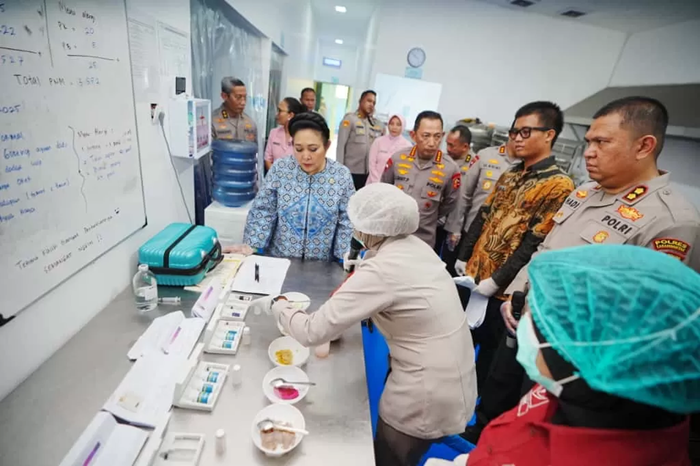Kapolri Jenderal Sigit Dampingi Titiek Soeharto Tinjau Pelaksanaan MBG Polri di Karanganyar Jawa Tengah