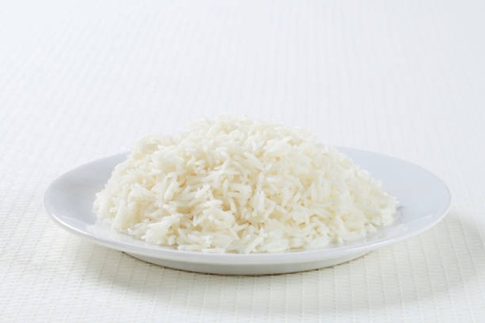 Sepiring nasi hampir tanpa gula, tapi karbohidratnya bisa diubah jadi glukosa, ini alasan nasi sering dianggap memicu lonjakan gula darah.