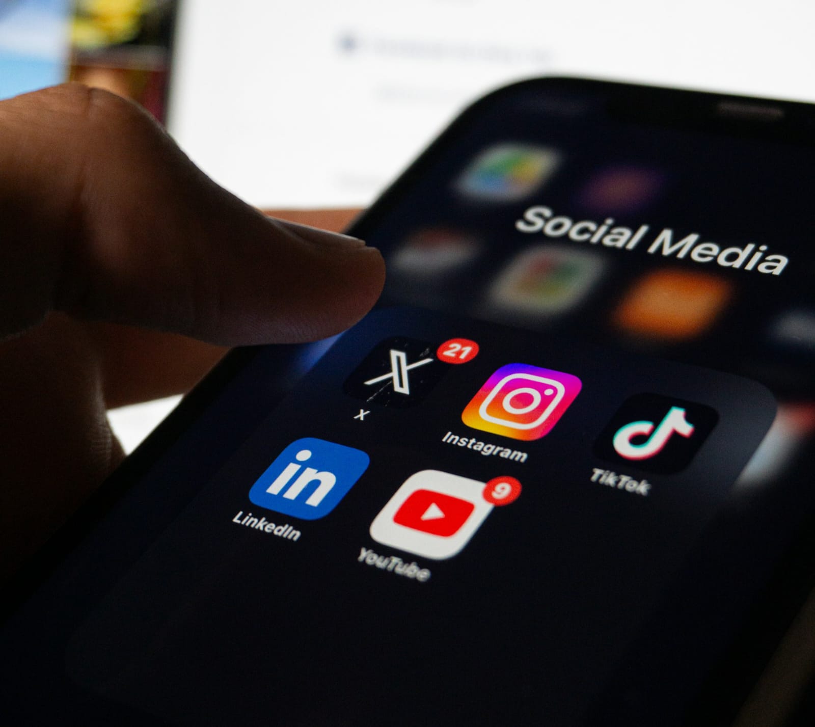 Denmark umumkan aturan untuk membatasi penggunaan media sosial.