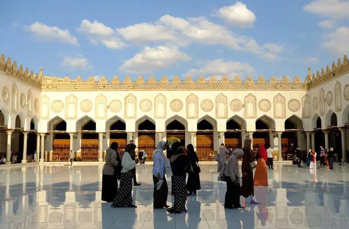 University Al-Azhar yang terletak di Kairo Mesir.