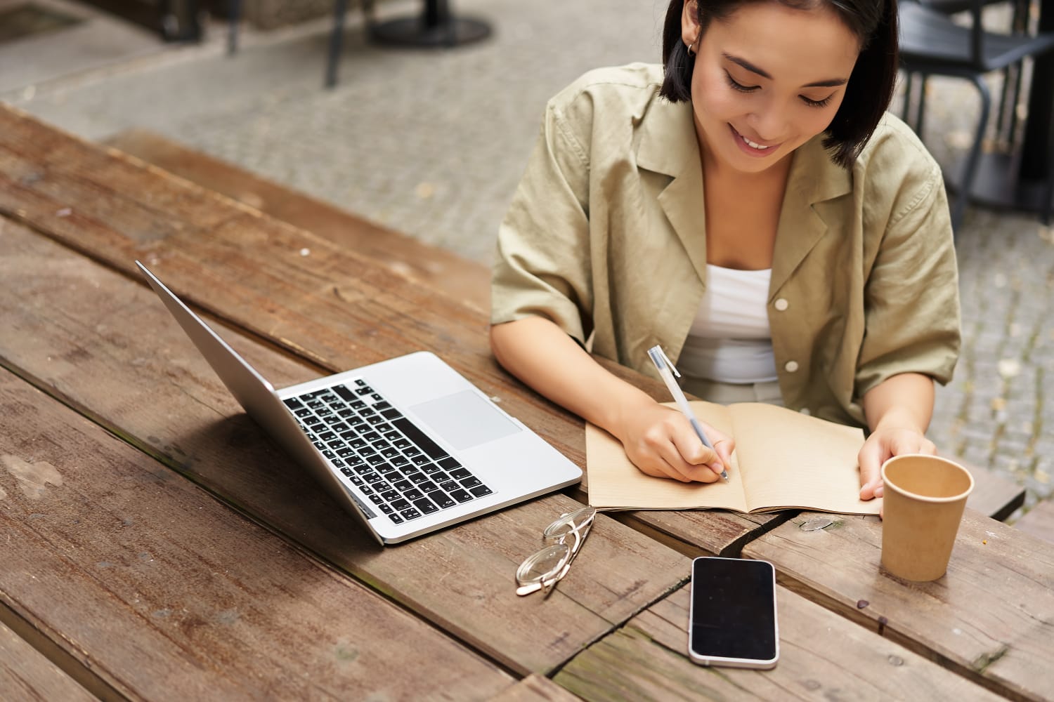 Ilustrasi freelance content writer.
