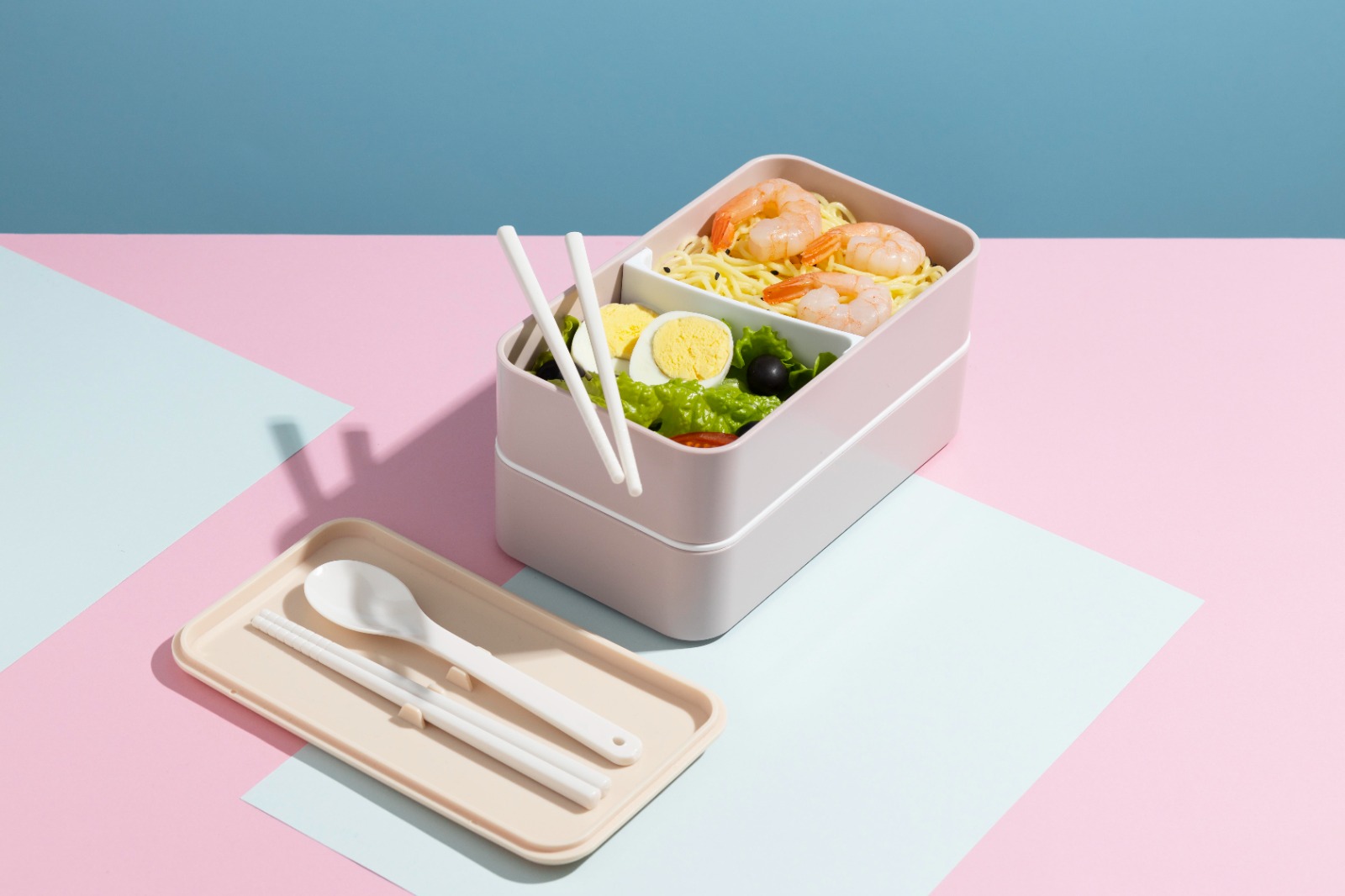 Ilustrasi kotak bekal makan.