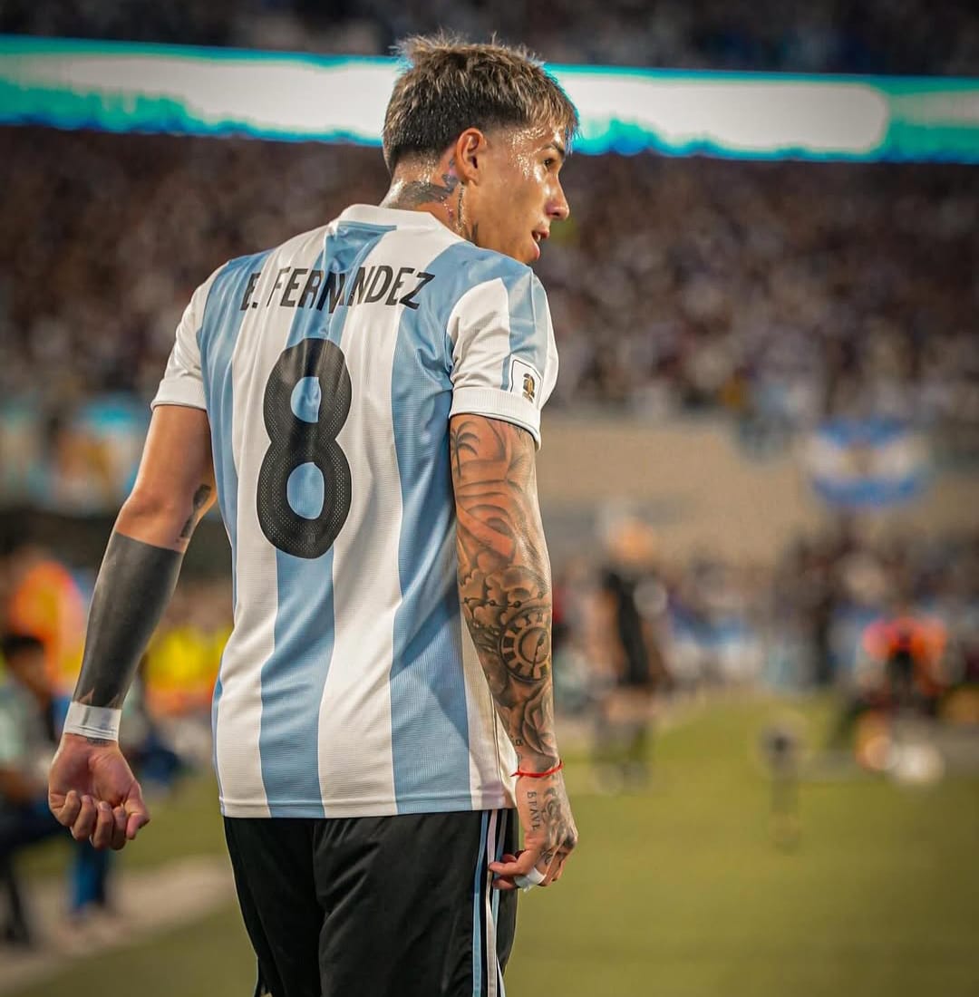 Enzo Fern&aacute;ndez harus absen dari timna Argentina akibat cedera lutut yang dialaminya