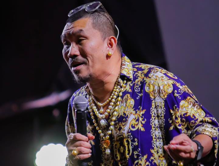 Komika Mongol Stres buka suara soal keputusan tidak membeli rumah di Manado.