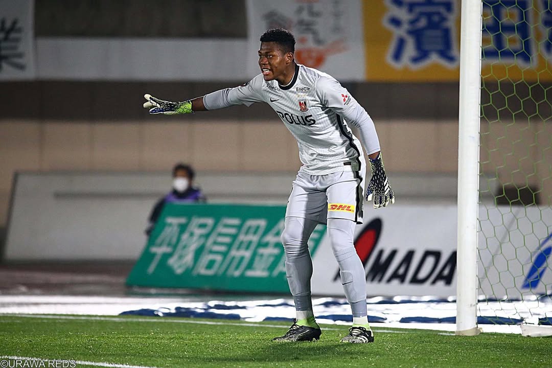 Zion Suzuki alami cedera serius saat hadapi Milan, memaksanya operasi dan batal bela Timnas Jepang di laga uji coba.
