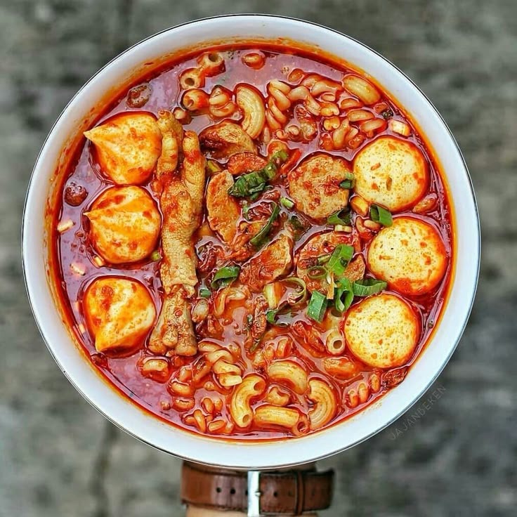 Ilustrasi makanan pedas.